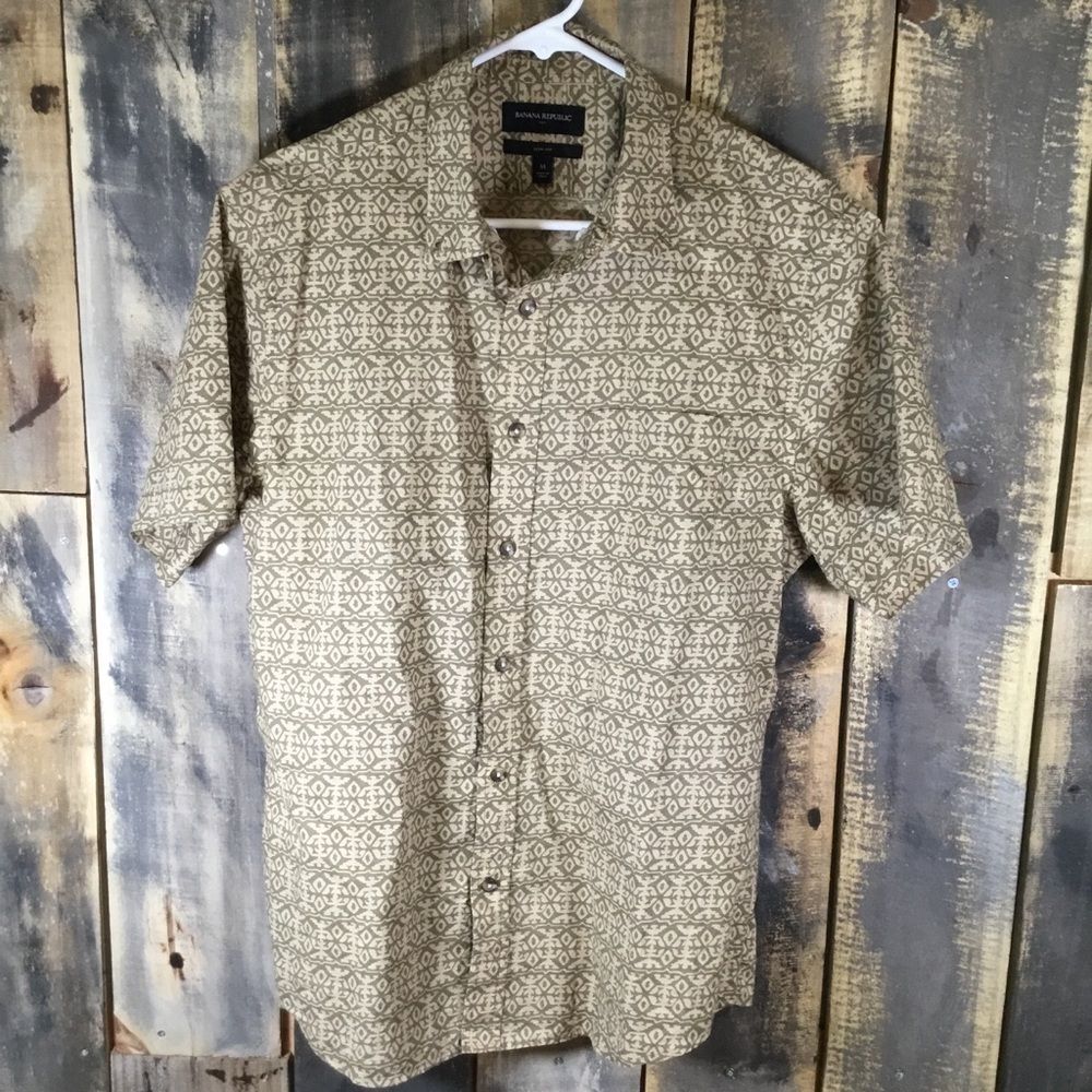 Banana Republic short sleeve button down casual shirt men’s size medium